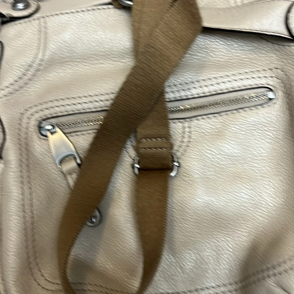 B Makowsky leather Crossbody shoulder bag light brown